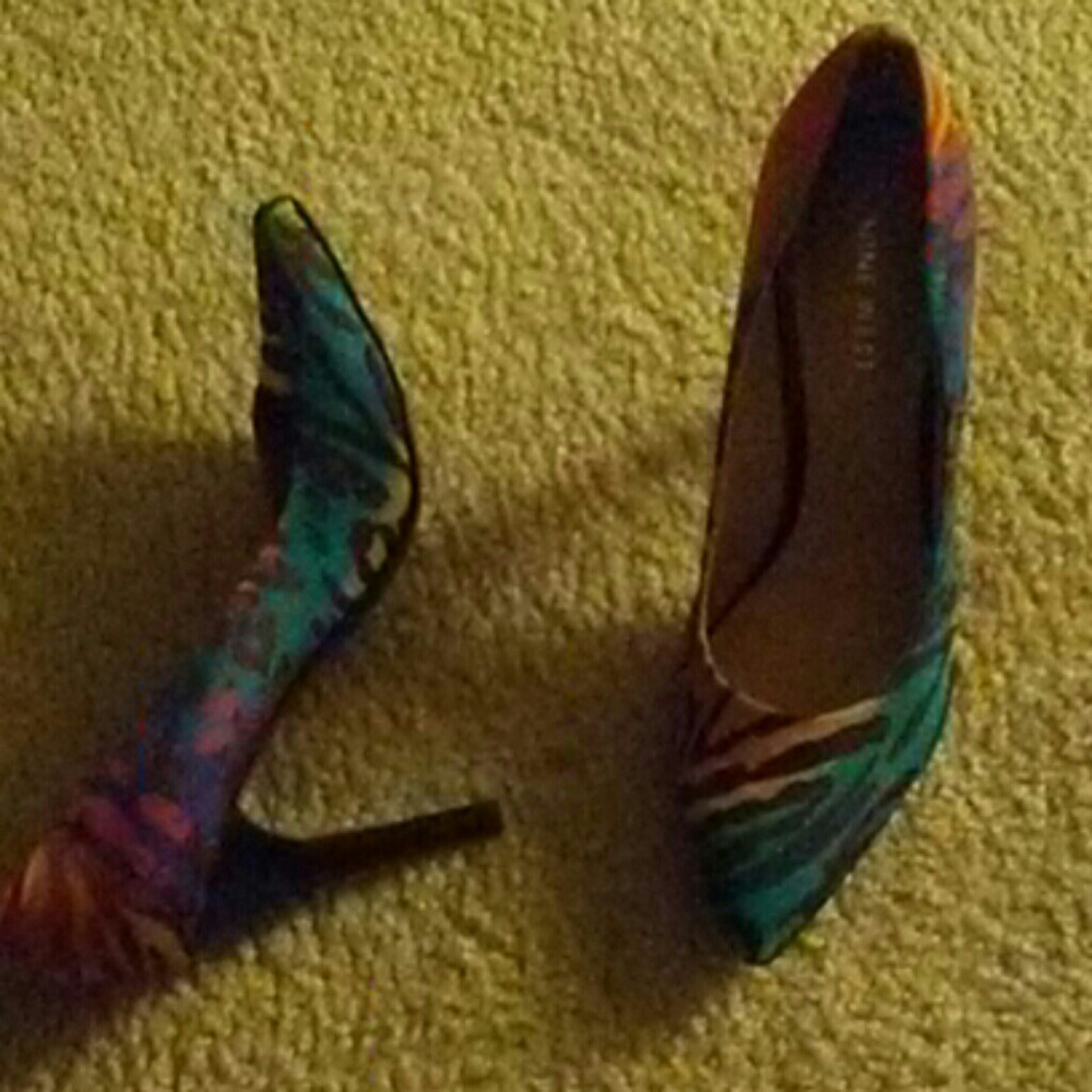 Shoes - Picture 2 of 4